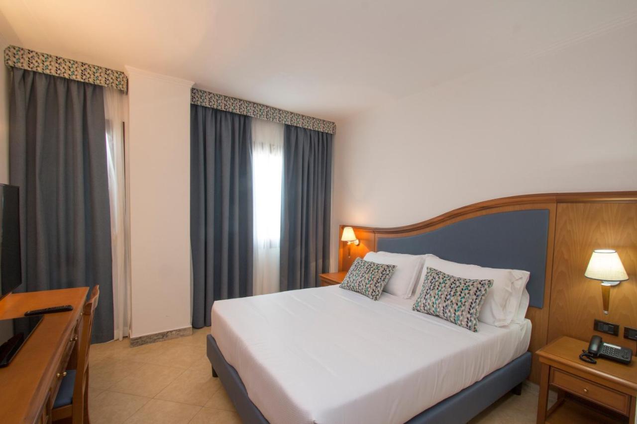 Hotel Centrale Sabaudia Exterior photo