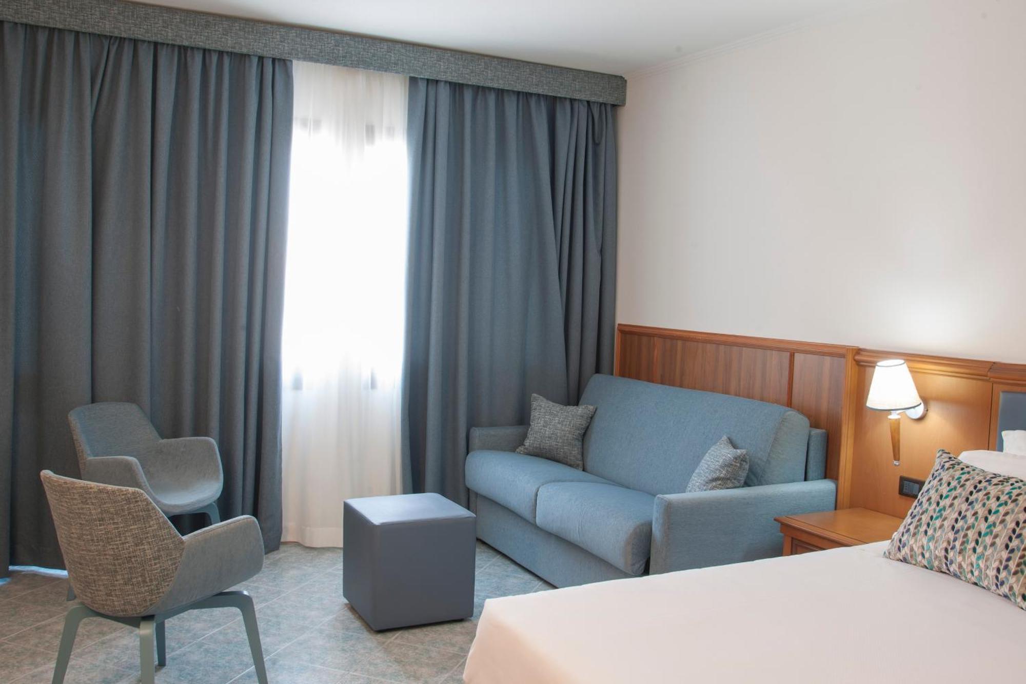 Hotel Centrale Sabaudia Exterior photo