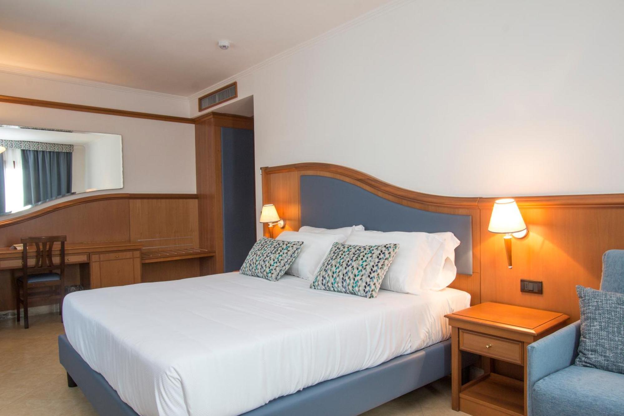 Hotel Centrale Sabaudia Exterior photo